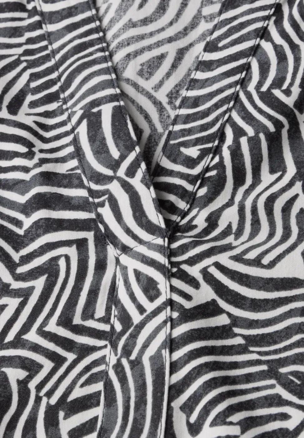 Gemusterte Split Neck Bluse