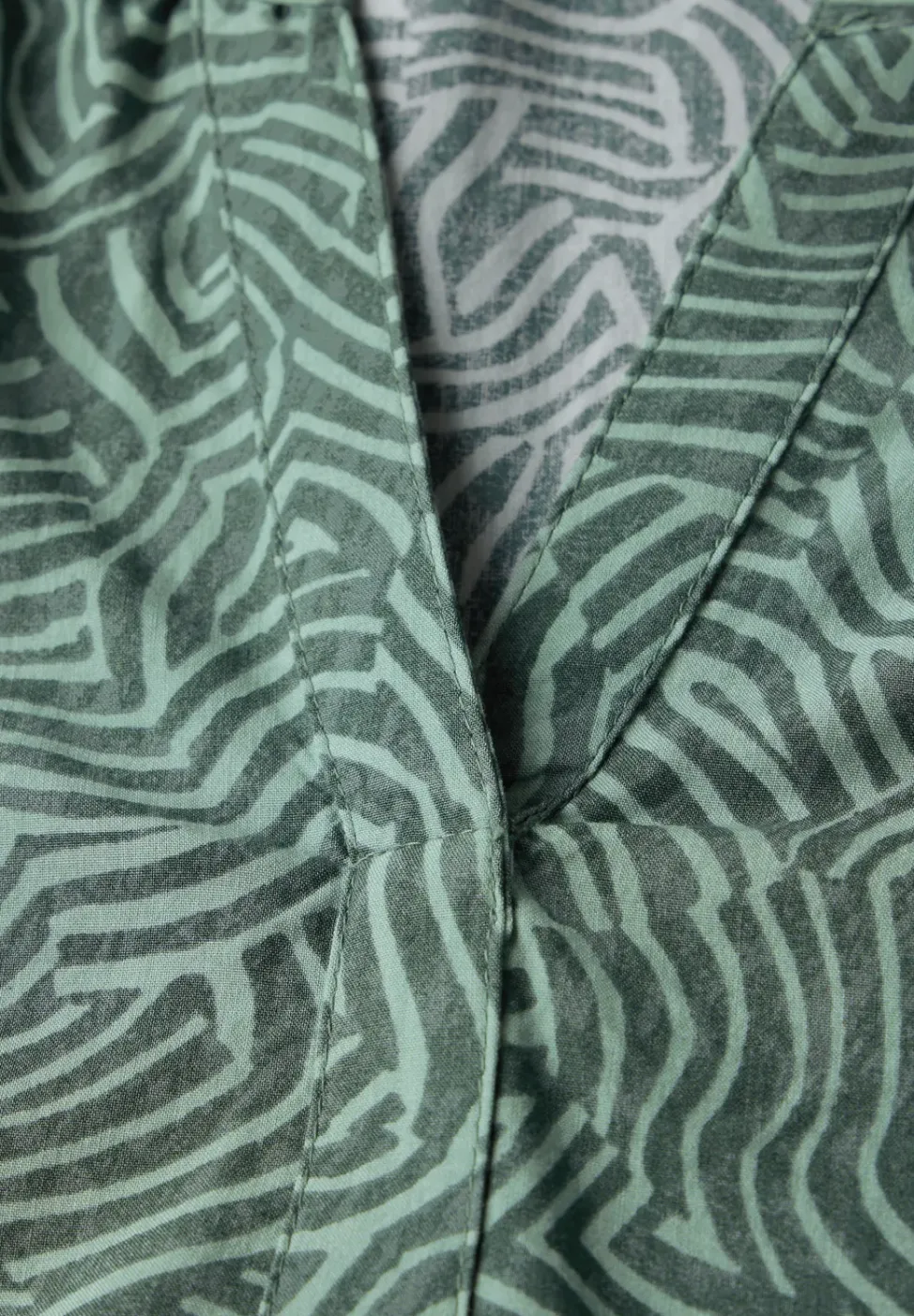 Gemusterte Split Neck Bluse