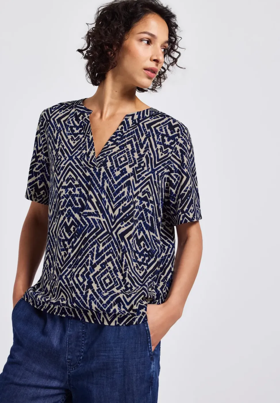 Gemusterte Split Neck Bluse