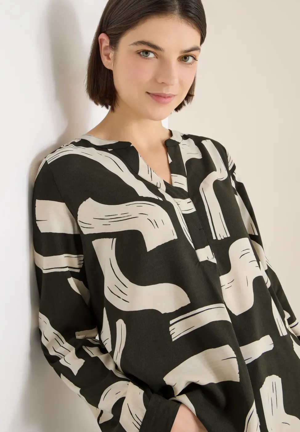 Gemusterte Split Neck Bluse