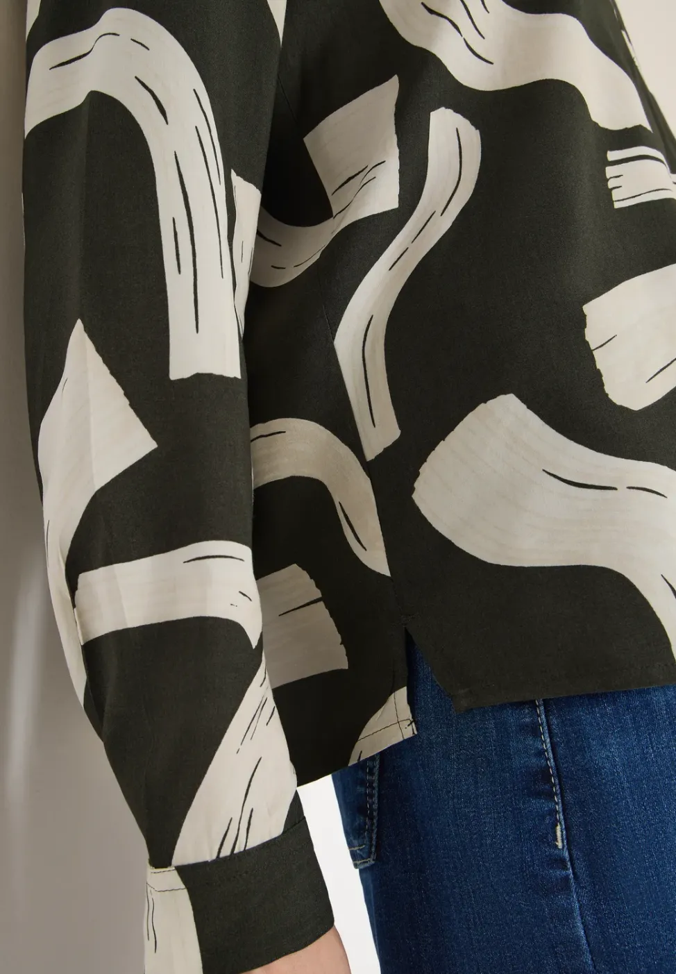 Gemusterte Split Neck Bluse
