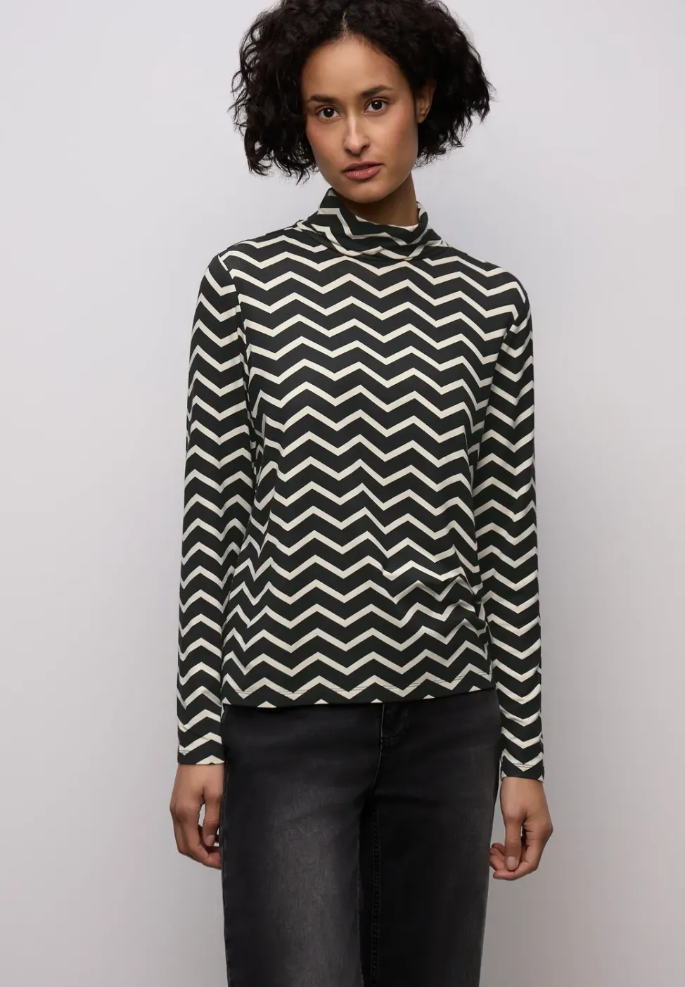 Gemustertes Rollkragenshirt