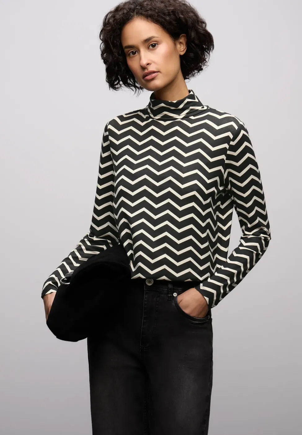 Gemustertes Rollkragenshirt