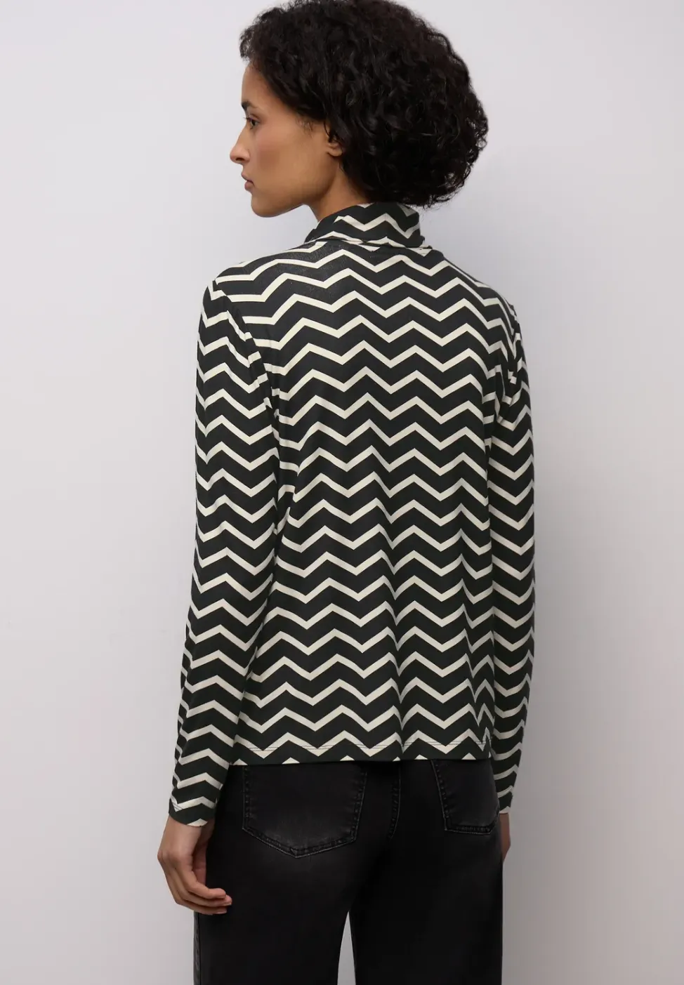 Gemustertes Rollkragenshirt