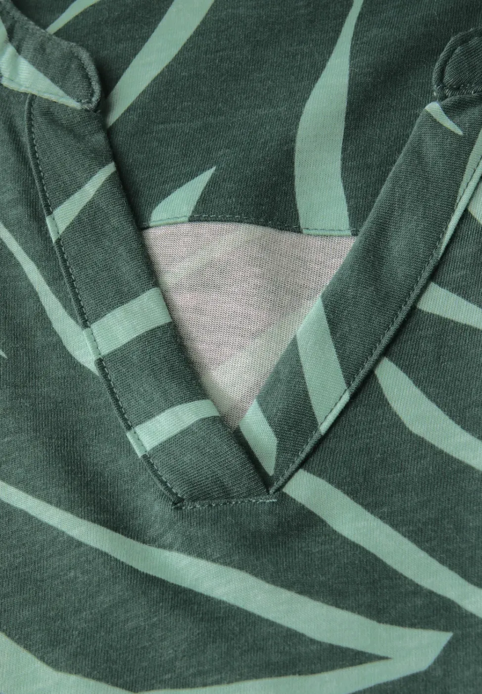 Gemustertes Split Neck Top