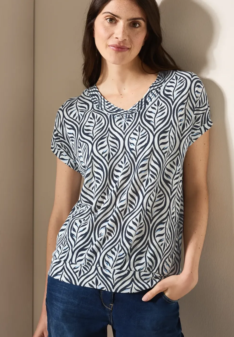 Gemustertes V-Neck T-Shirt