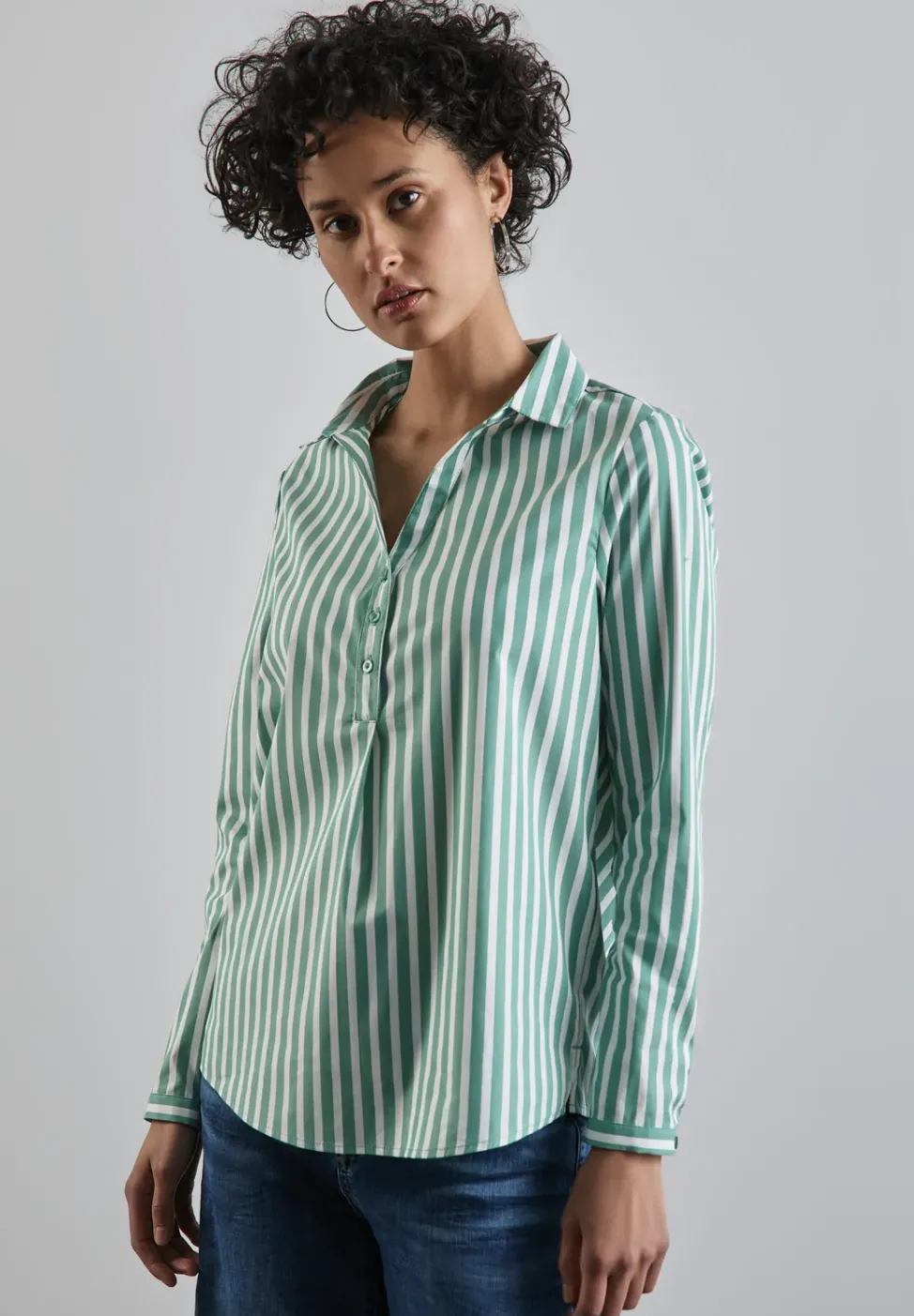 Gestreifte Business-Bluse