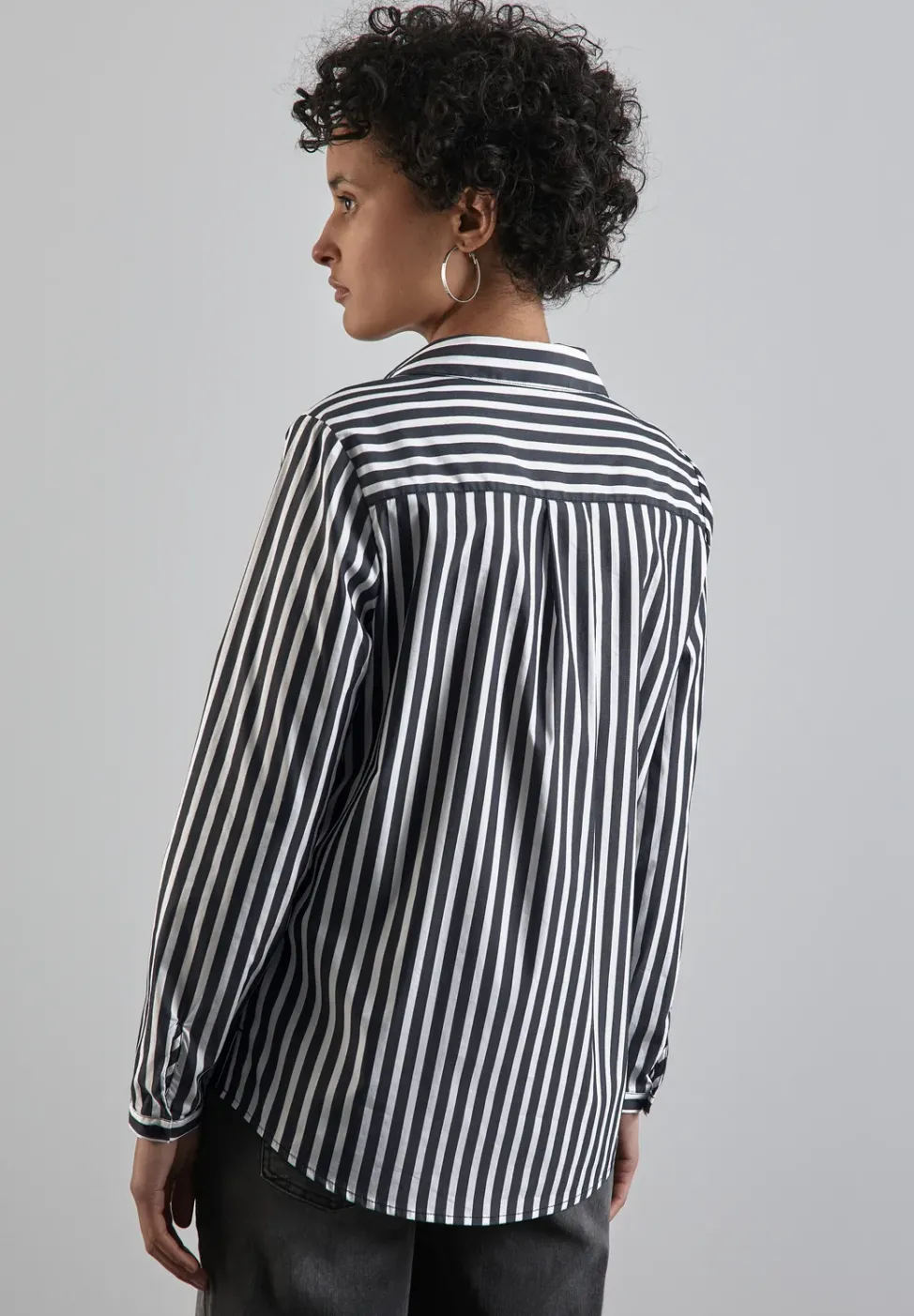 Gestreifte Business-Bluse