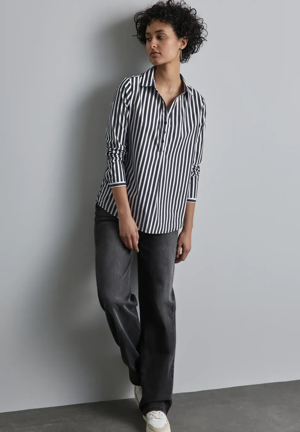 Gestreifte Business-Bluse