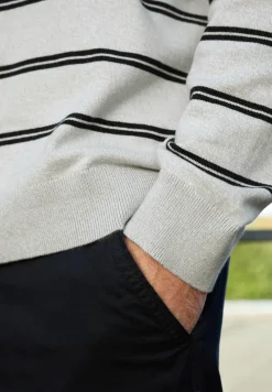Gestreifter Basic Pullover