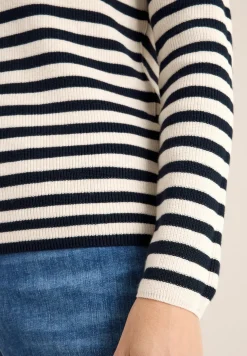 Gestreifter Pullover
