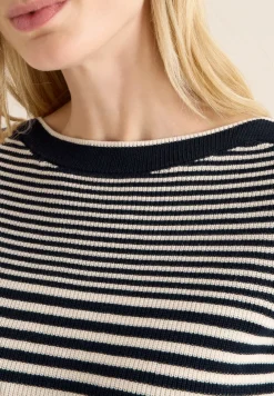 Gestreifter Pullover