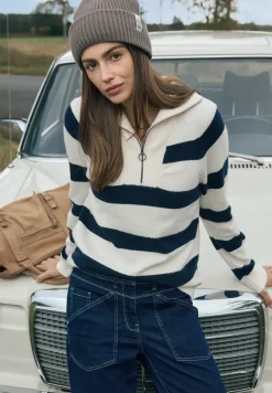 Gestreifter Pullover