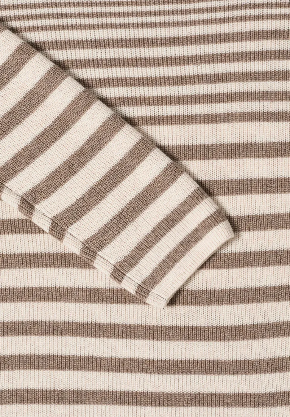 Gestreifter Pullover