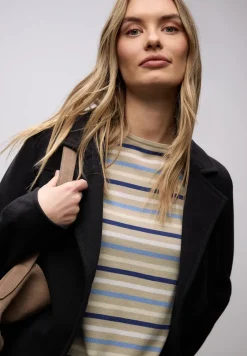 Gestreifter Pullover