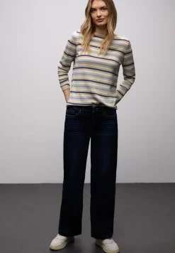 Gestreifter Pullover
