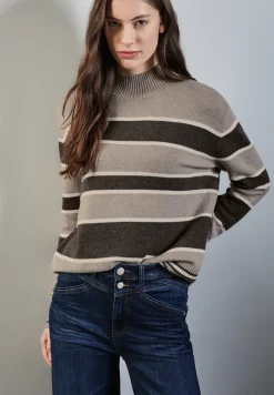 Gestreifter Pullover