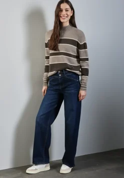 Gestreifter Pullover