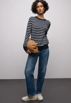 Gestreifter Pullover