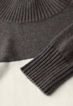 Gestreifter Pullover