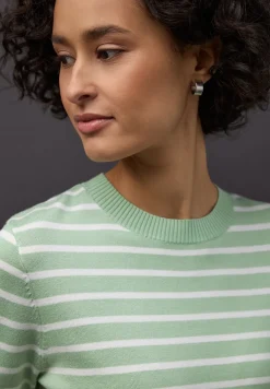 Gestreifter Pullover