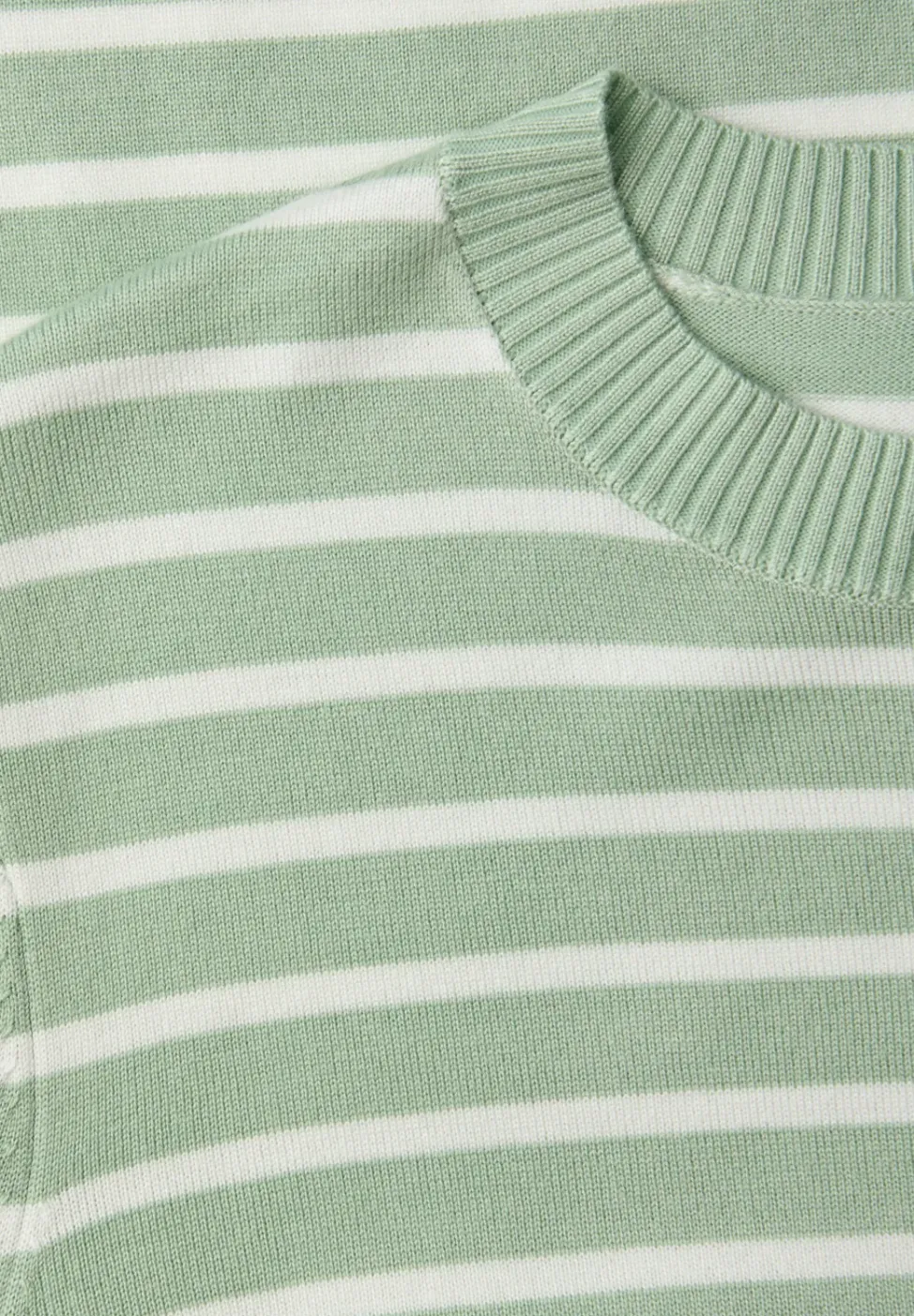 Gestreifter Pullover