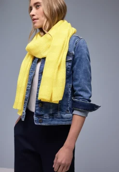 Gestreifter Schal
