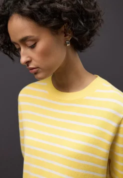 Gestreifter Pullover