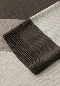 Gestreifter Pullover