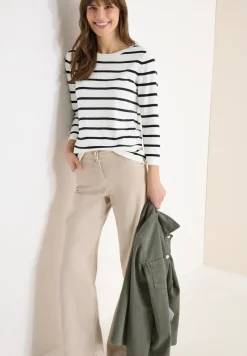 Gestreifter Pullover