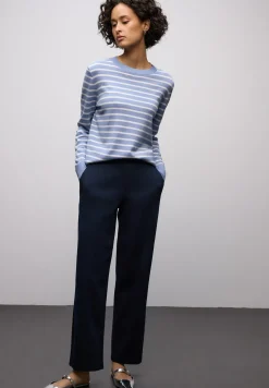 Gestreifter Pullover