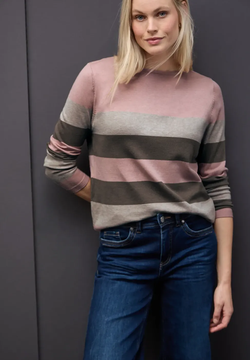 Gestreifter Pullover