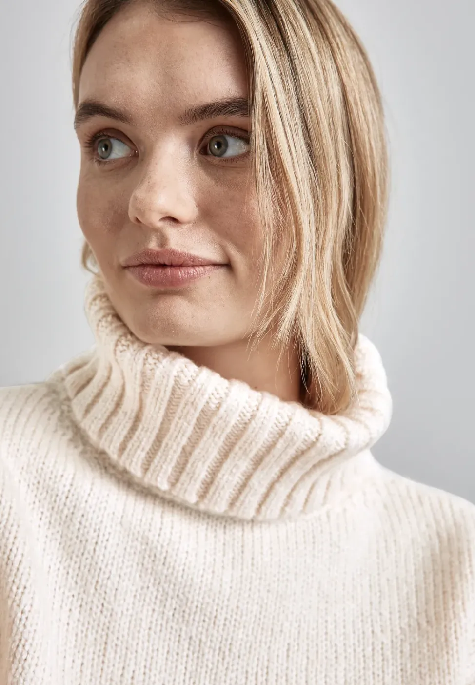 Gestreifter Strickpullover