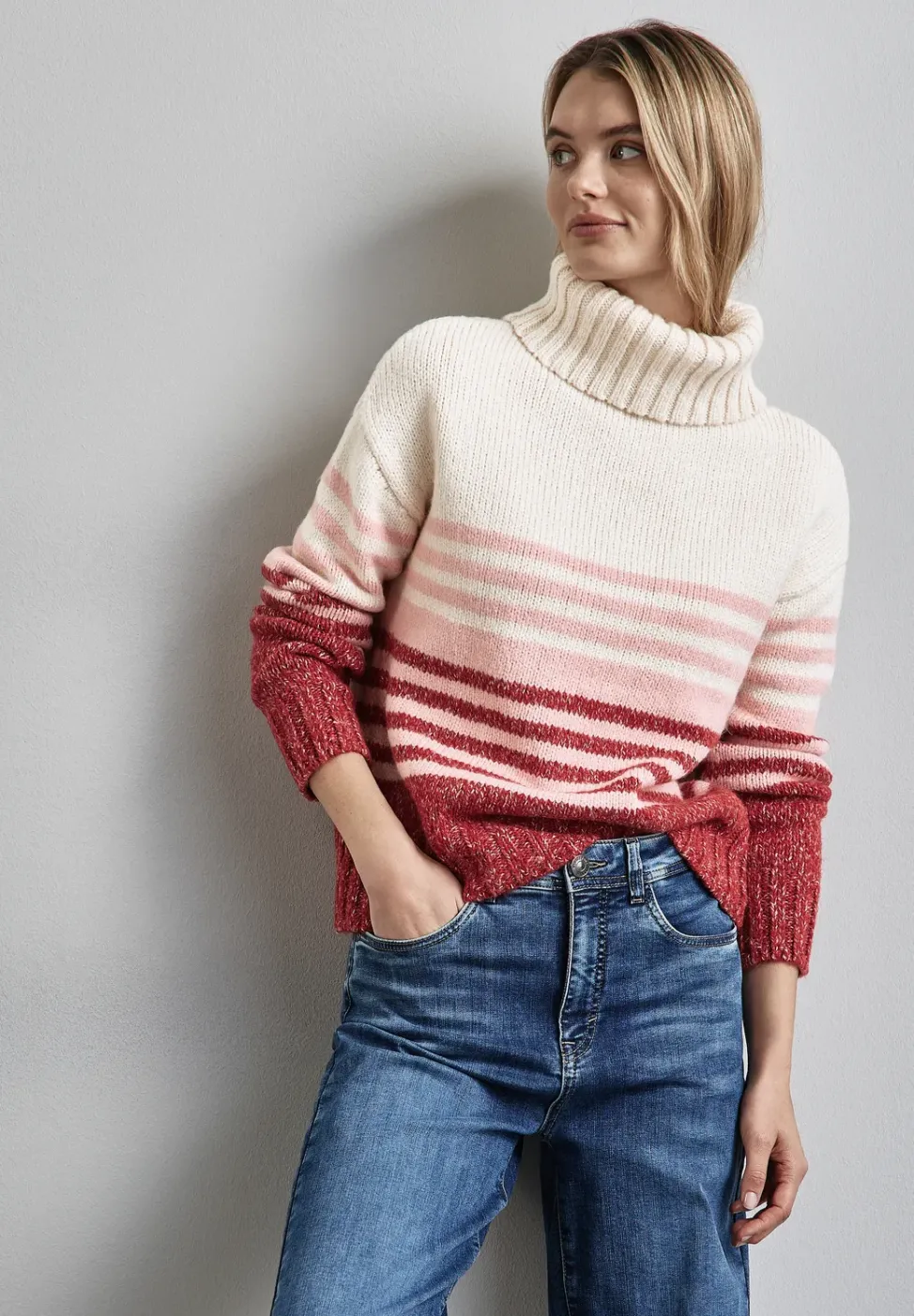 Gestreifter Strickpullover