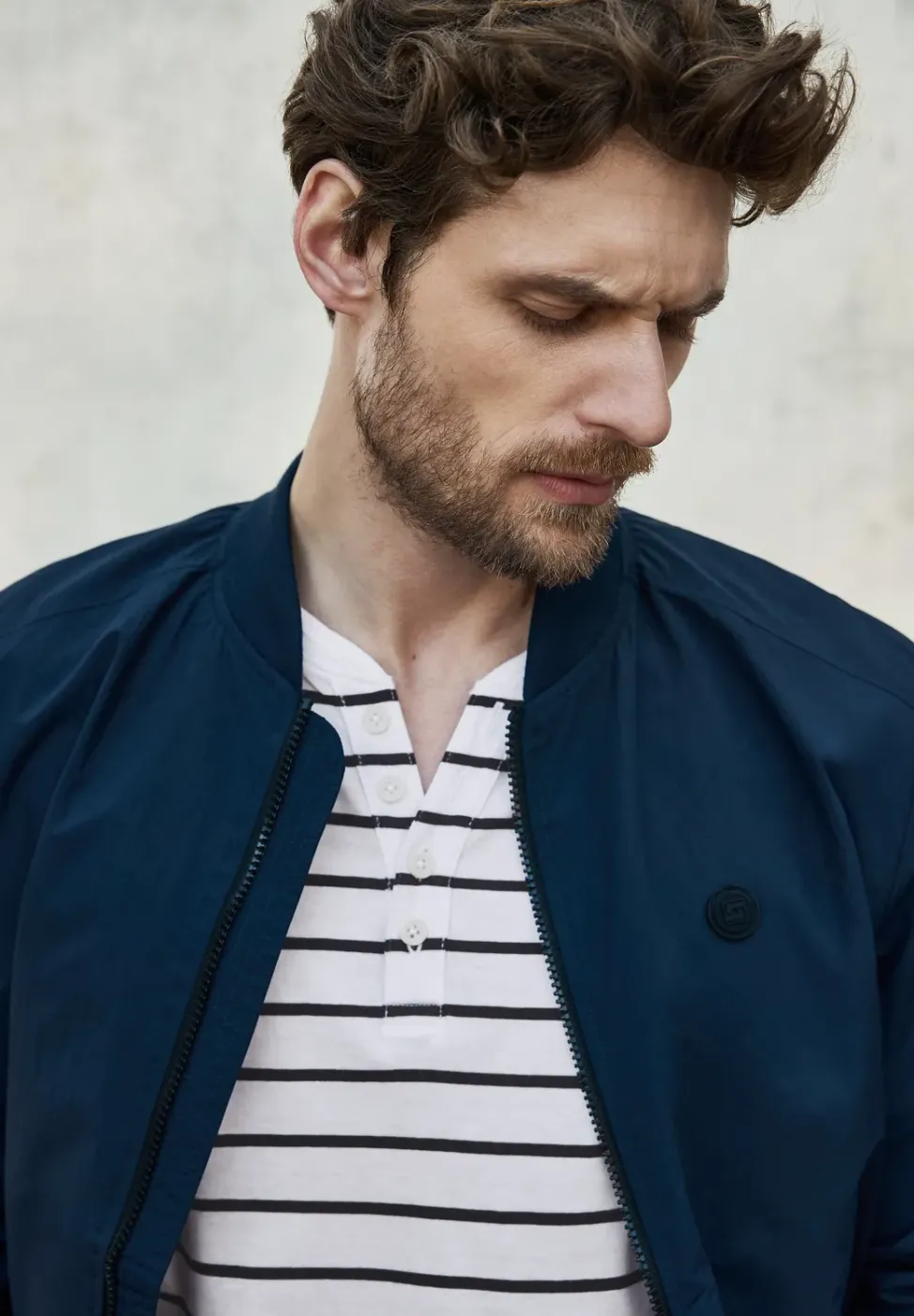 Gestreiftes Henleyshirt