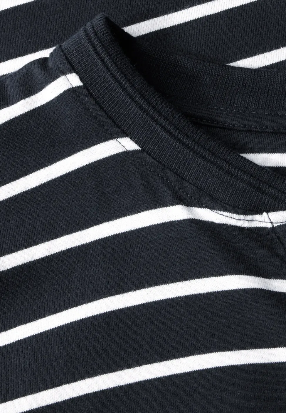 Gestreiftes Henleyshirt