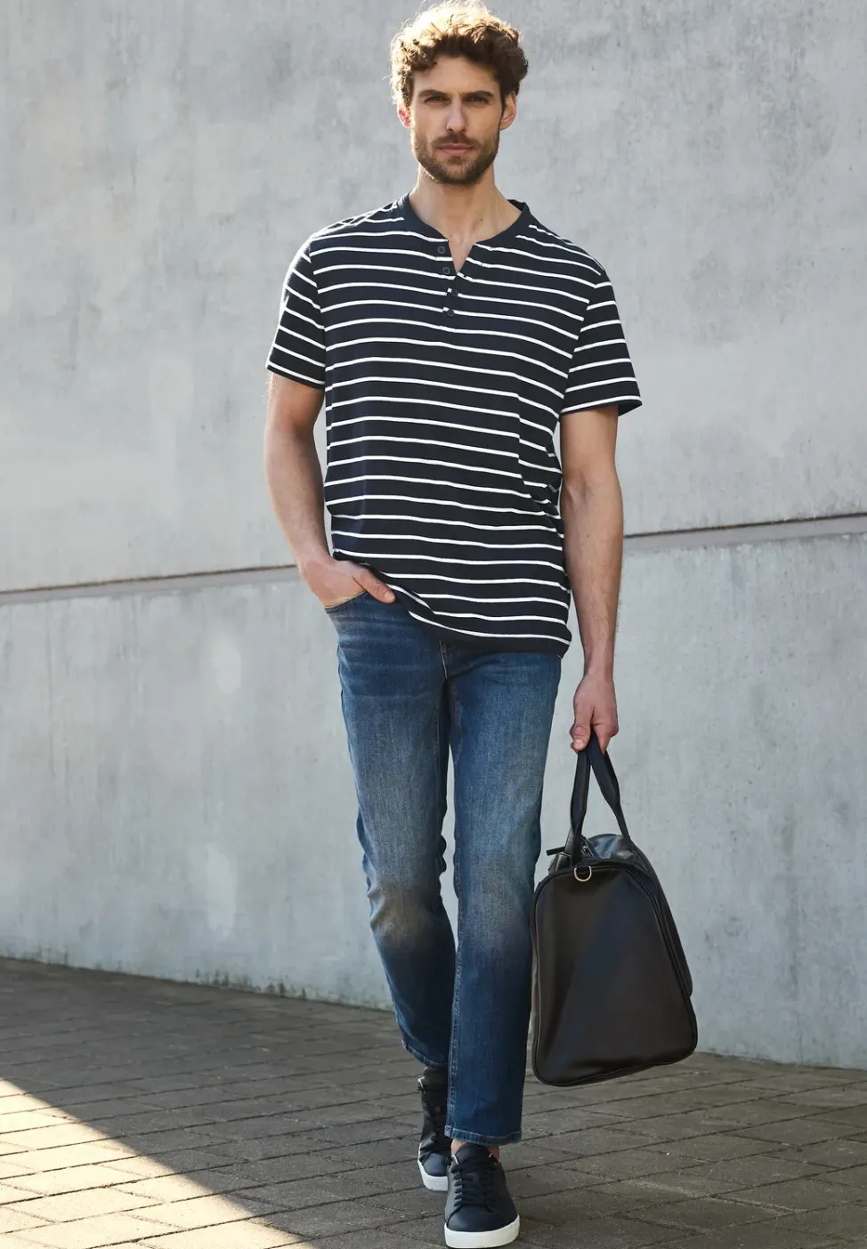 Gestreiftes Henleyshirt