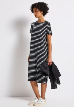 Gestreiftes Kleid