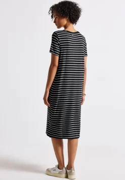 Gestreiftes Kleid
