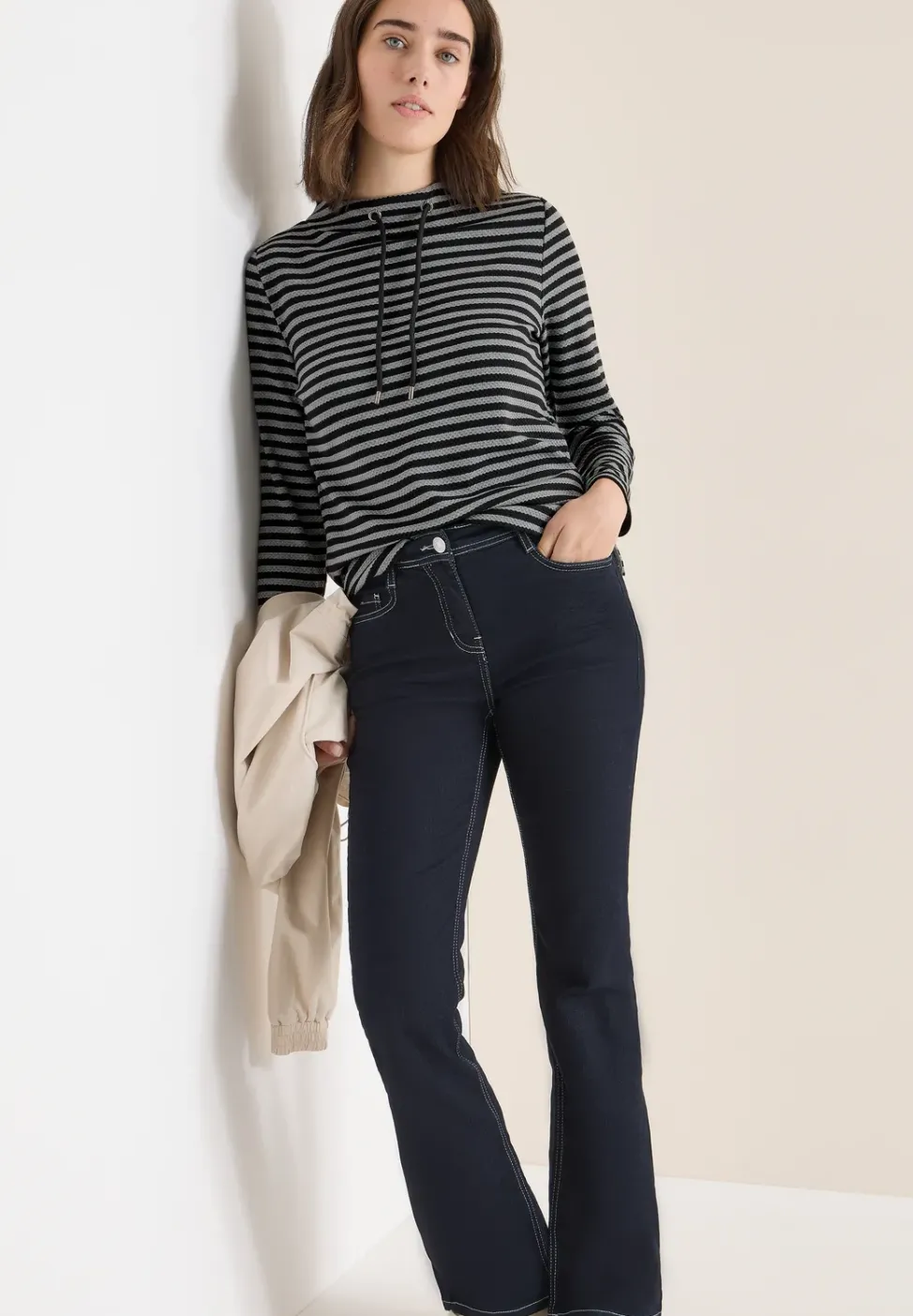 Gestreiftes Funnelneck Shirt