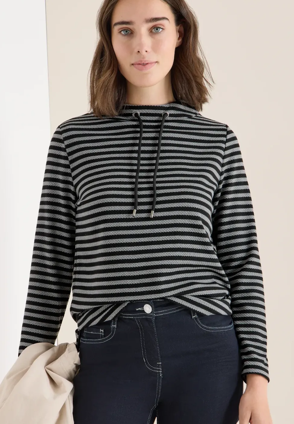 Gestreiftes Funnelneck Shirt