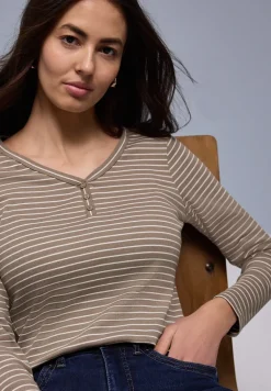 Gestreiftes Shirt