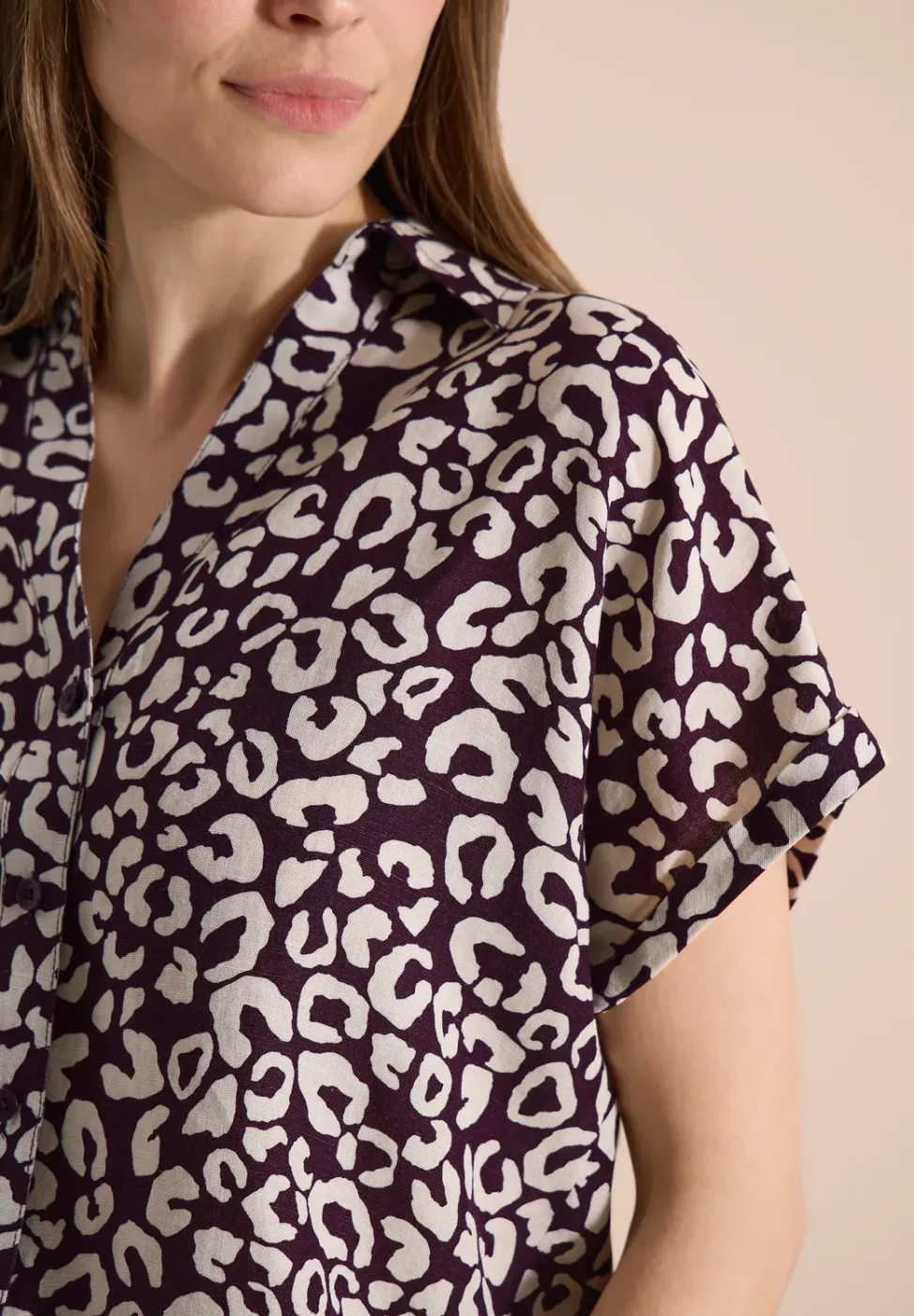 Hemdbluse mit Leo-Print aus Leinenmix