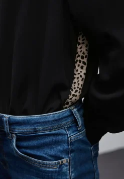 Hemdbluse mit Leo-Details
