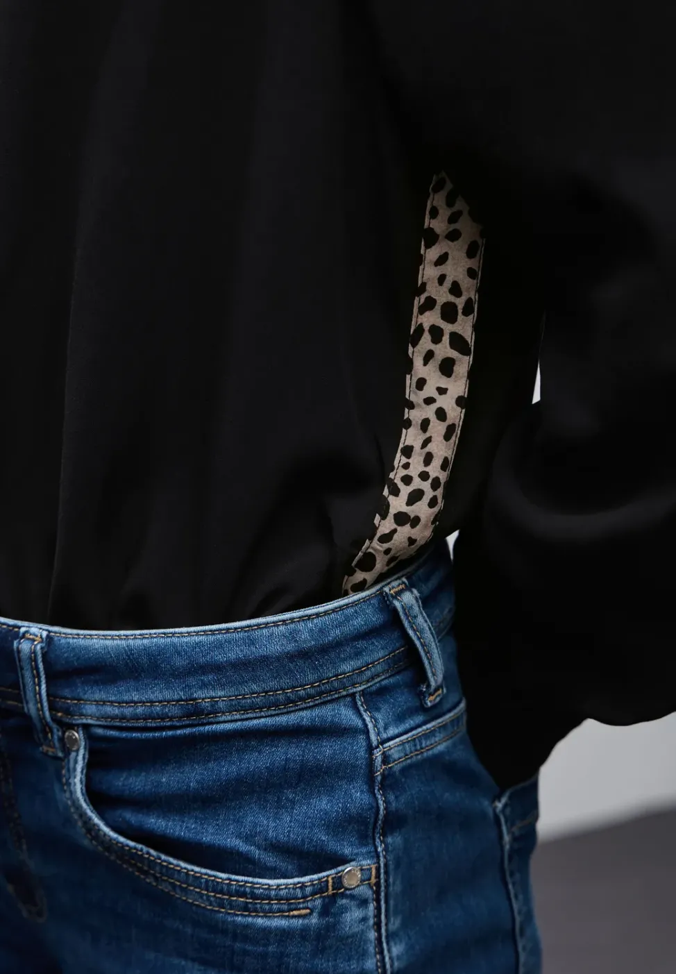 Hemdbluse mit Leo-Details
