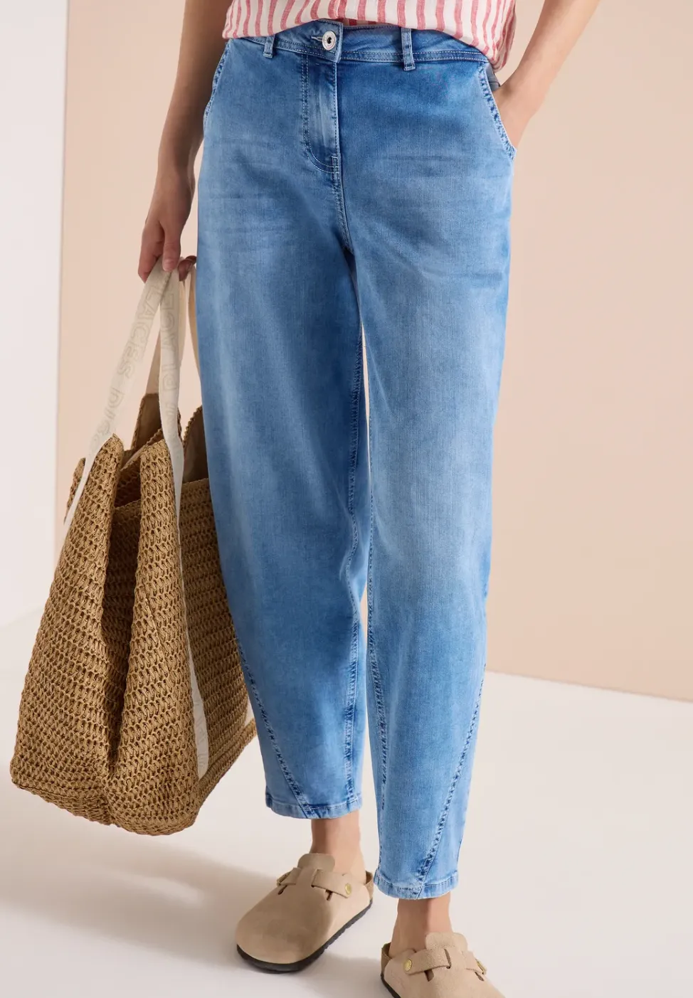 High Waist Barrel Leg Jeans im Loose Fit