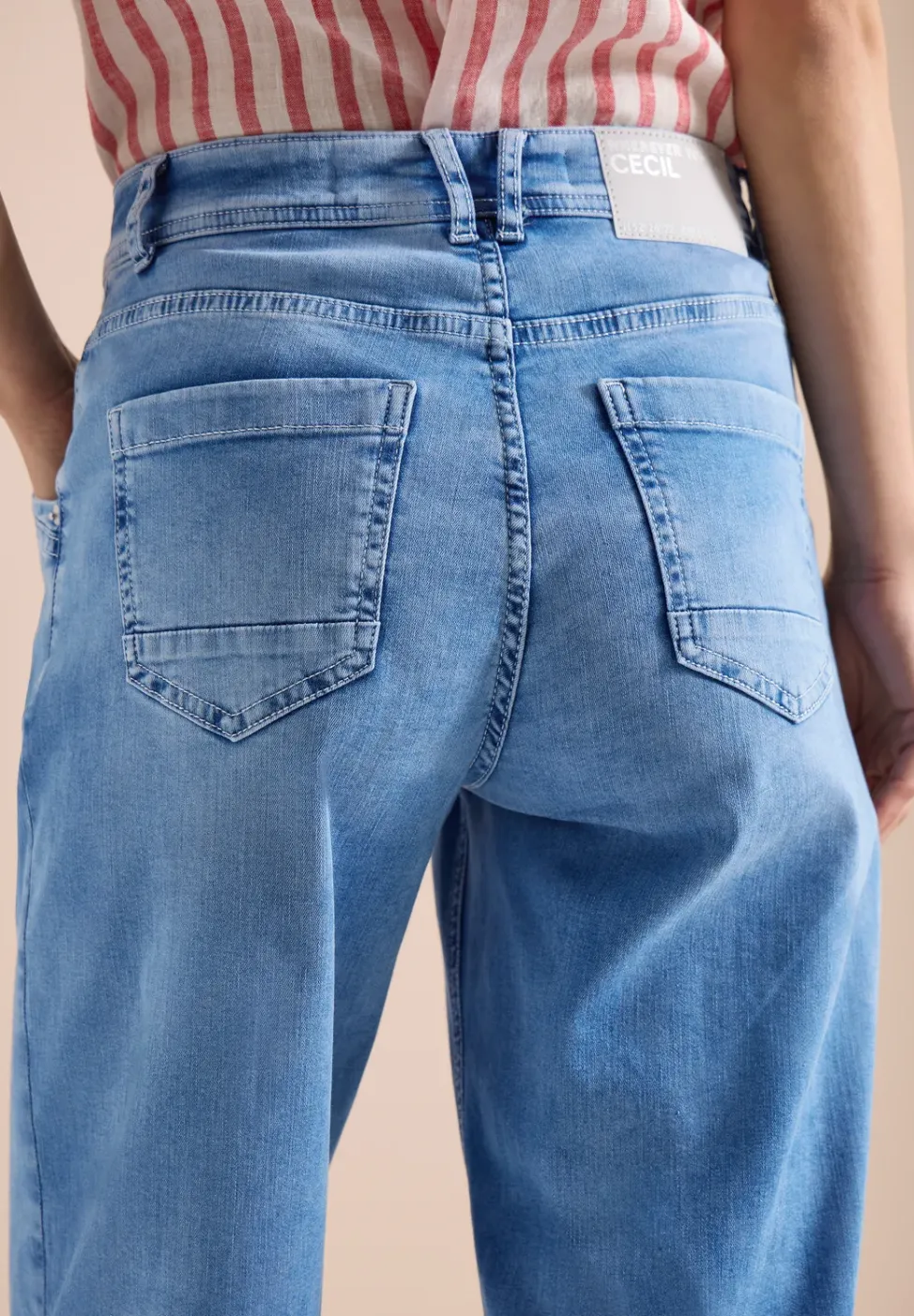 High Waist Barrel Leg Jeans im Loose Fit