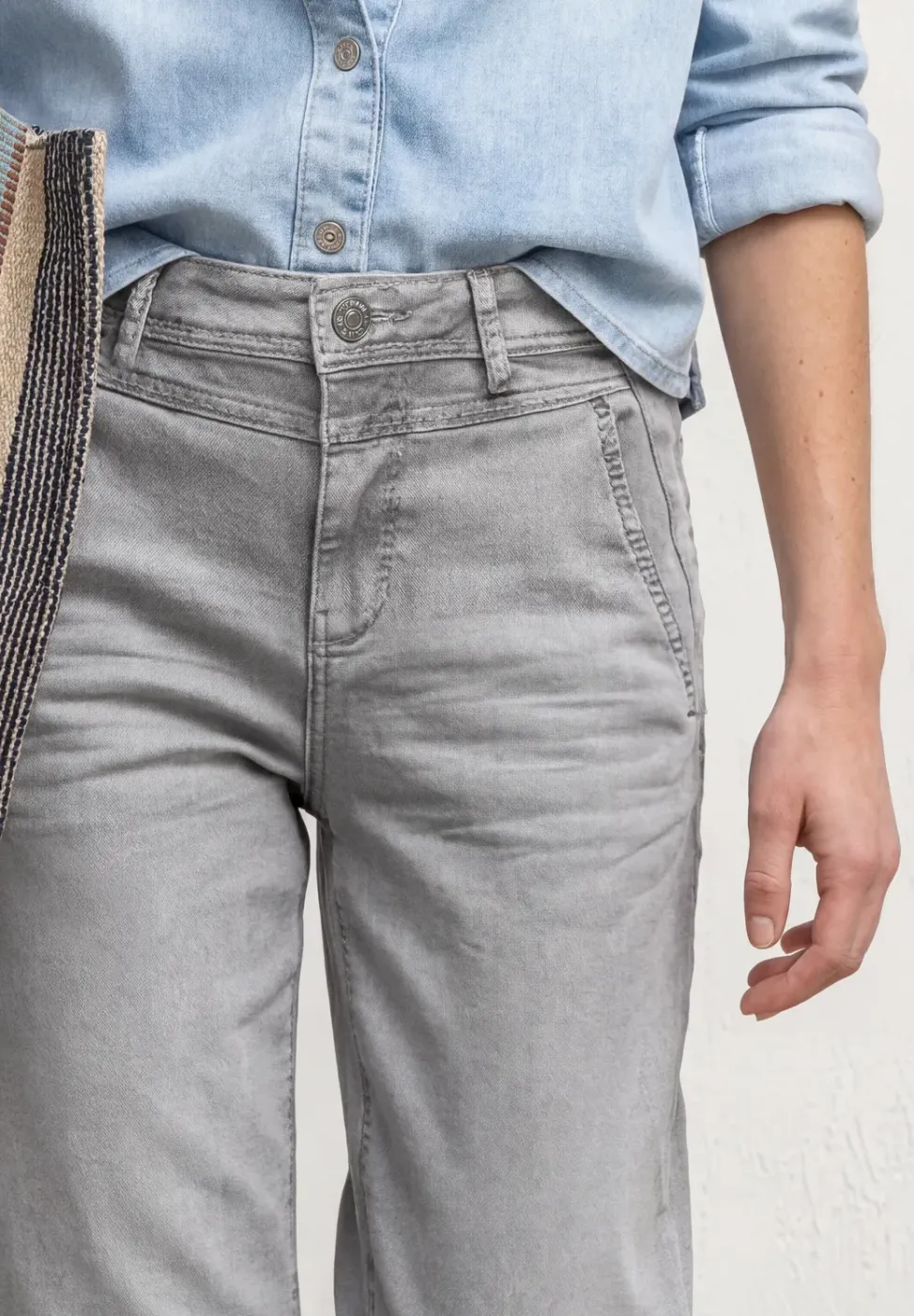 High Waist Barrel Leg Jeans im Loose Fit