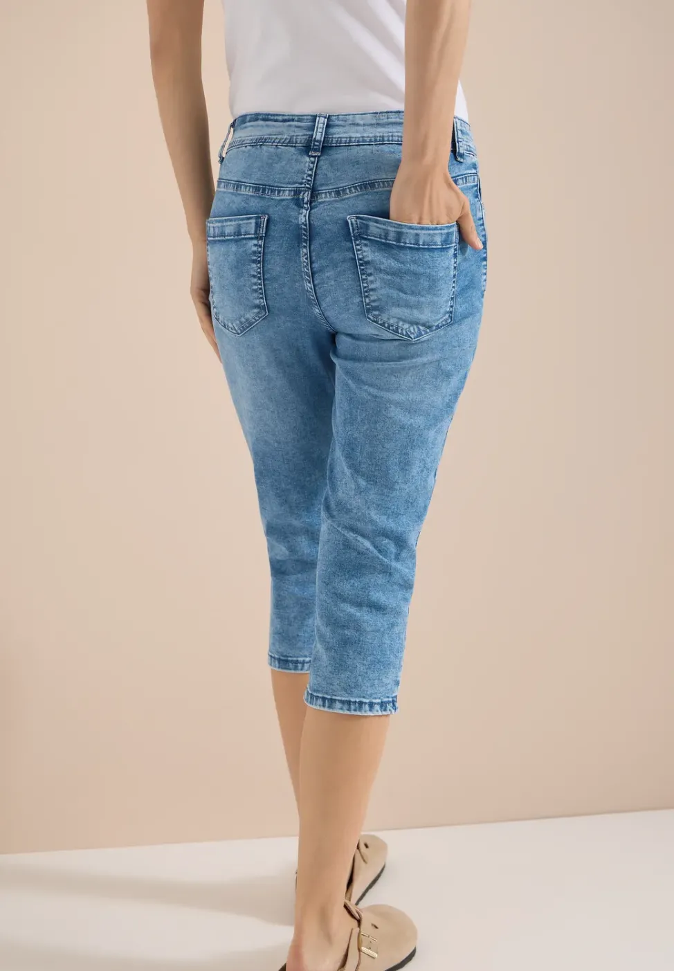 High waist Slim Fit Capri Jeans