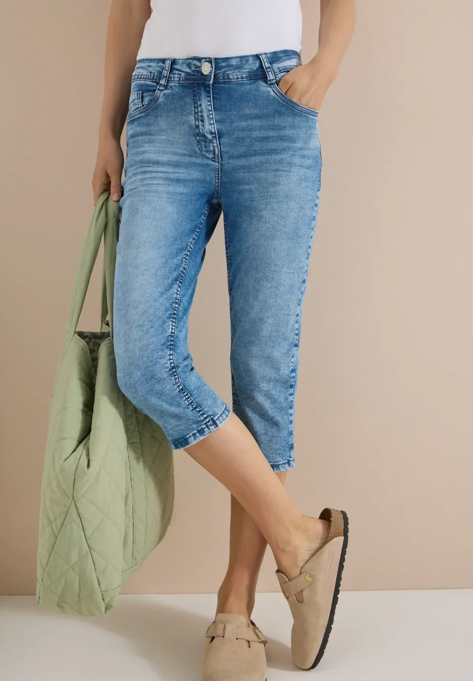 High waist Slim Fit Capri Jeans